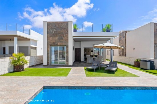 Villa en venta en Orihuela (Alicante)