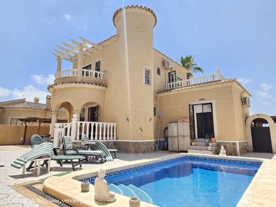 Villa en venta en Benijófar (Alicante)