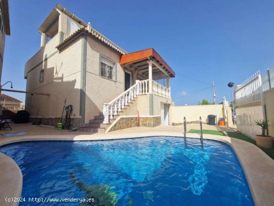 Chalet en venta en San Miguel de Salinas (Alicante)