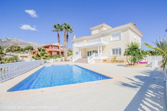 Chalet en venta en La Nucia (Alicante)