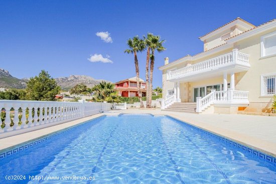 Chalet en venta en La Nucia (Alicante)