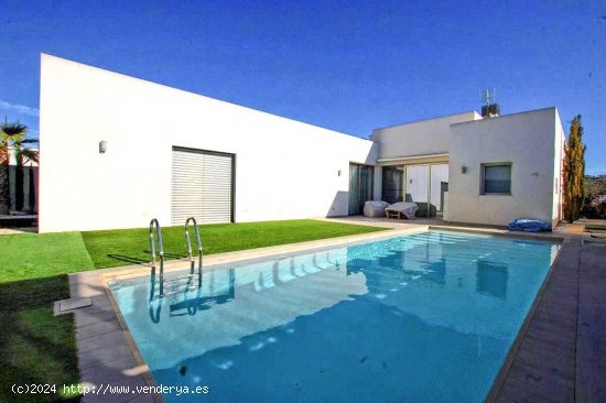 Villa en venta en Benijófar (Alicante)