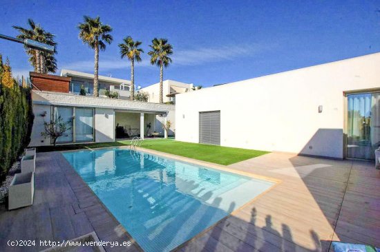 Villa en venta en Benijófar (Alicante)