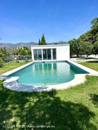 Finca en venta en Estepona (Málaga)