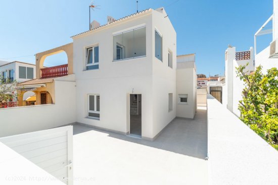 Villa en venta en Torrevieja (Alicante)