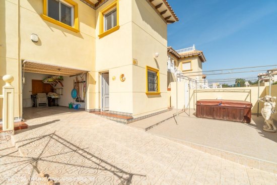 Villa en venta en Orihuela (Alicante)