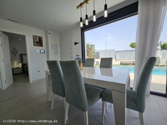 Villa en venta en San Miguel de Salinas (Alicante)