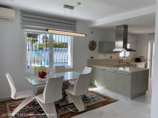 Villa en venta en Marbella (Málaga)