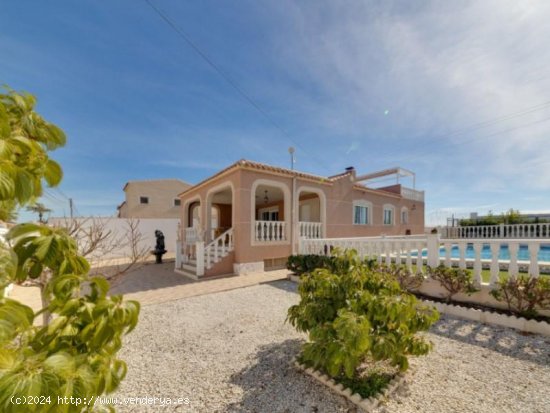 Villa en venta en Torrevieja (Alicante)