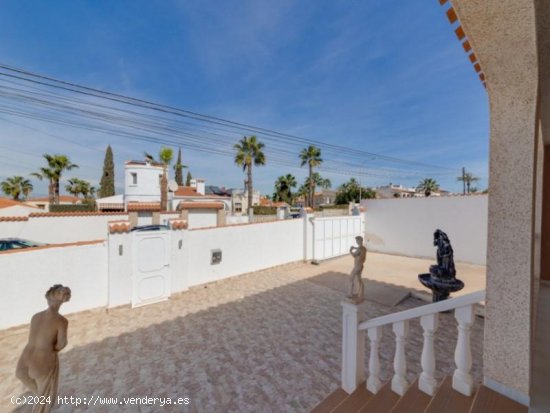 Villa en venta en Torrevieja (Alicante)