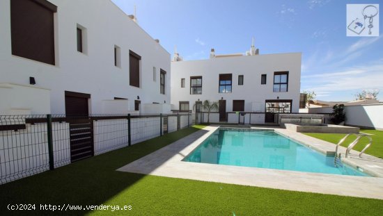 Villa en venta a estrenar en Pilar de la Horadada (Alicante)