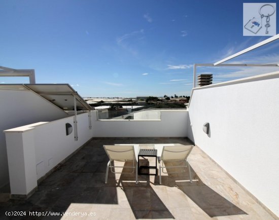 Villa en venta a estrenar en Pilar de la Horadada (Alicante)