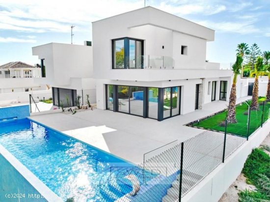 Chalet en venta en Orihuela (Alicante)