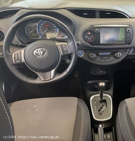 Toyota Yaris 1.5 HYBRID ACTIVE - Montcada i Reixach