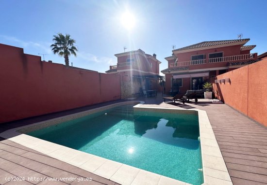 Villa en venta en Torrevieja (Alicante)