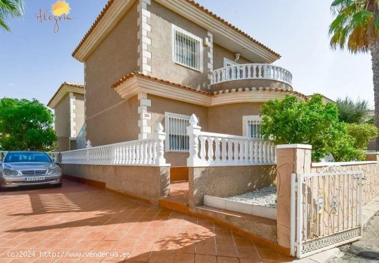  Villa en venta en Torrevieja (Alicante) 