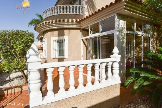 Villa en venta en Torrevieja (Alicante)