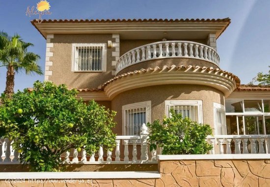 Villa en venta en Torrevieja (Alicante)