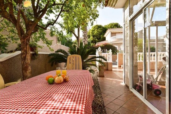 Villa en venta en Torrevieja (Alicante)