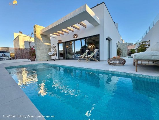 Villa en venta en San Miguel de Salinas (Alicante)