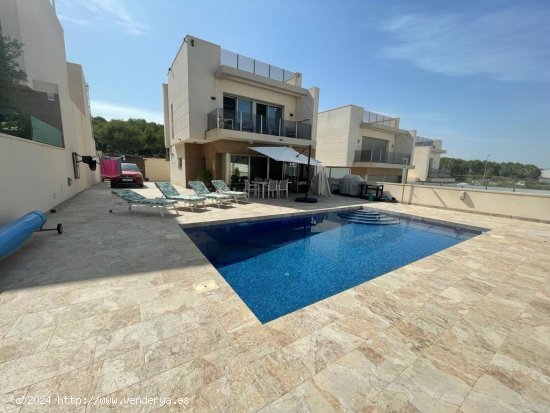 Villa en venta en San Miguel de Salinas (Alicante)