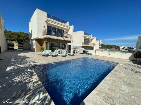 Villa en venta en San Miguel de Salinas (Alicante)