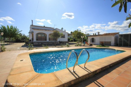 Finca en venta en Orba (Alicante)