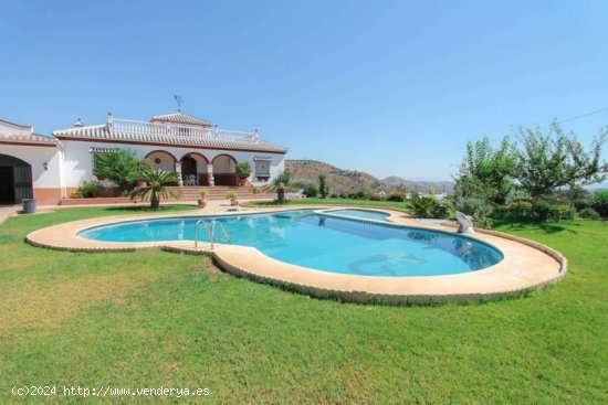 Villa en venta en Guaro (Málaga)