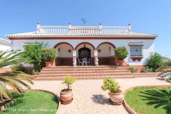 Villa en venta en Guaro (Málaga)