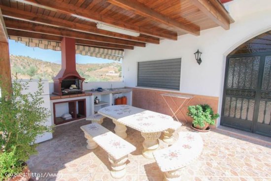 Villa en venta en Guaro (Málaga)