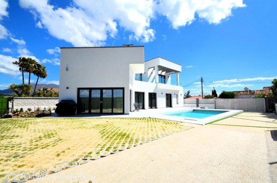 Villa en venta en Estepona (Málaga)