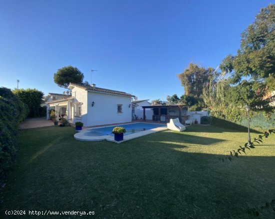 Villa en venta en Estepona (Málaga)