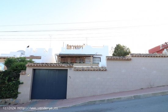 Chalet en venta en Torrevieja (Alicante)