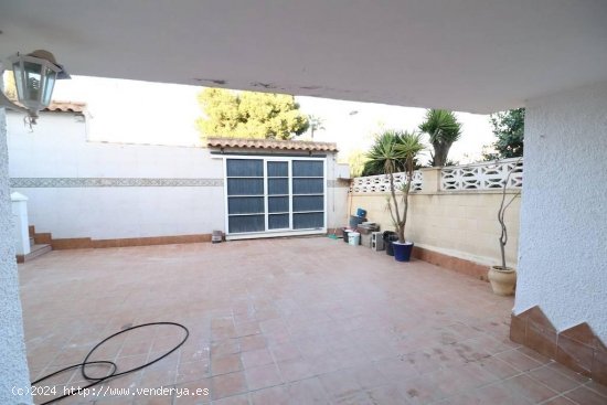 Chalet en venta en Torrevieja (Alicante)