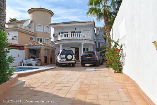 Villa en venta en Orihuela (Alicante)