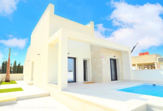 Villa en venta en Benijófar (Alicante)