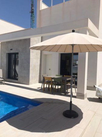 Villa en venta en Benijófar (Alicante)