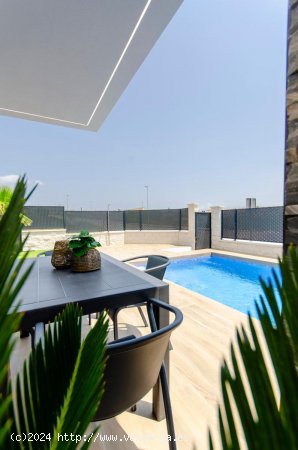 Villa en venta a estrenar en Los Montesinos (Alicante)