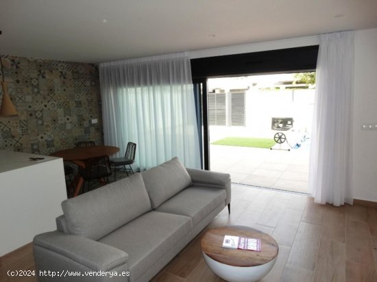 Villa en venta a estrenar en Pilar de la Horadada (Alicante)