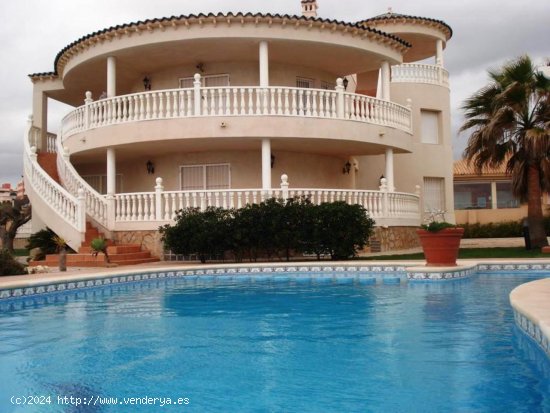 Villa en venta en La Manga del Mar Menor (Murcia)