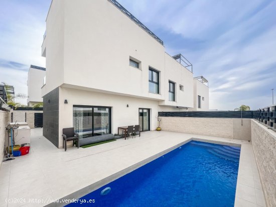 Villa en venta en Benijófar (Alicante)