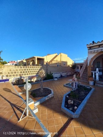 Villa en venta en Torrevieja (Alicante)