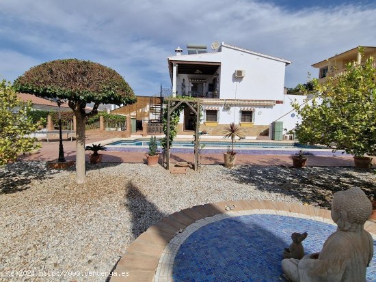 Villa en venta en Alcaucín (Málaga)