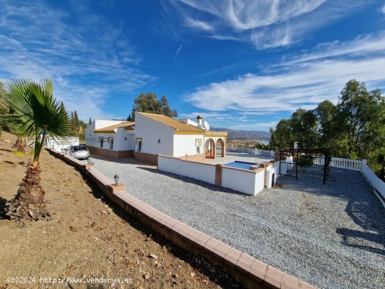 Villa en venta en Viñuela (Málaga)