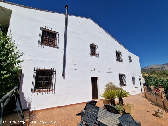 Villa en venta en Riogordo (Málaga)