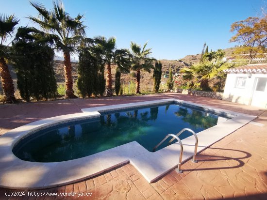 Villa en venta en Canillas de Aceituno (Málaga)