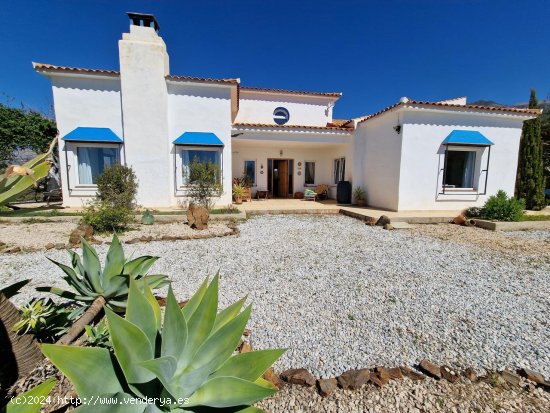 Villa en venta en Canillas de Aceituno (Málaga)