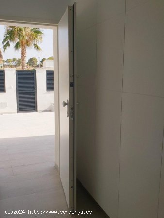 Villa en venta a estrenar en Pilar de la Horadada (Alicante)