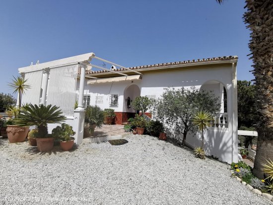 Villa en venta en Torrox (Málaga)