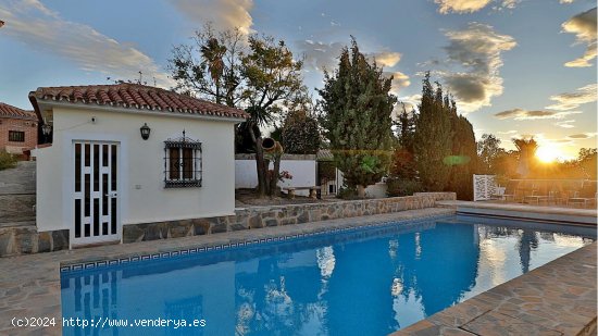 Villa en venta en Benajarafe (Málaga)